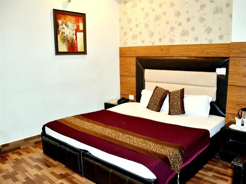 Hotel B.R. Inn Panipat Exterior photo