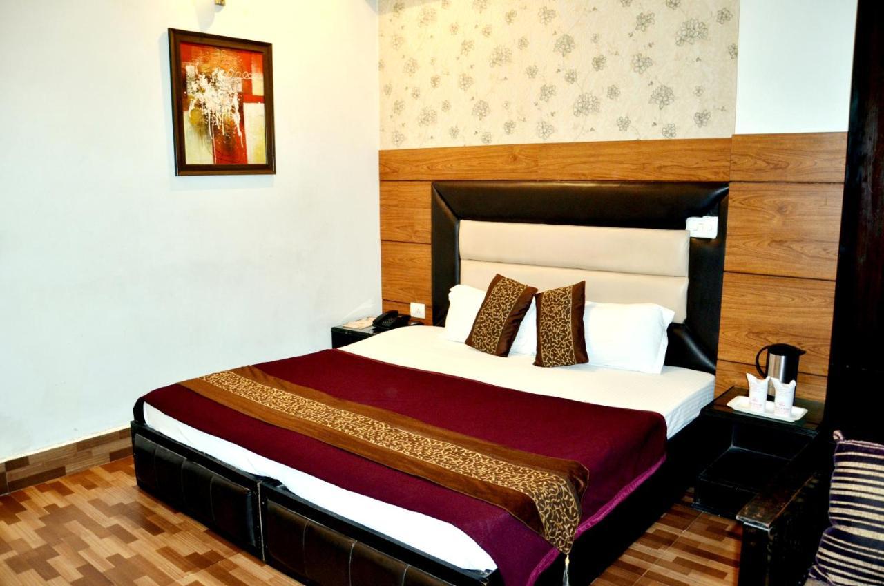 Hotel B.R. Inn Panipat Exterior photo
